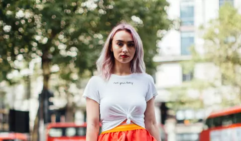 Simți că ești urmărită de greșelile din fosta relație? Află cum poți să îți dai seama că relația din prezent este afectată de ele