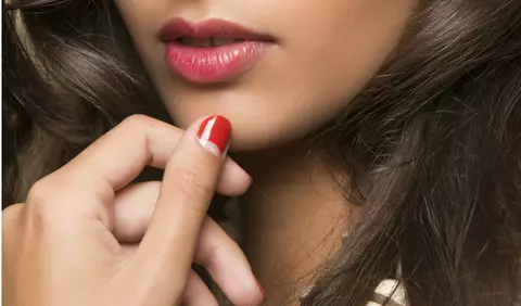 9 trucuri rapide pentru o manichiură și pedichiură de lungă durată