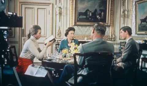 Acesta este documentarul despre Familia Regală Britanică, ce nu a mai fost văzut din 1969