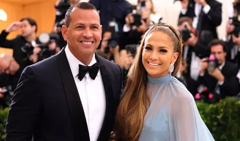 Jennifer Lopez și Alex Rodriguez s-au logodit!? Inelul cu diamant de pe degetul ei este... WOW!