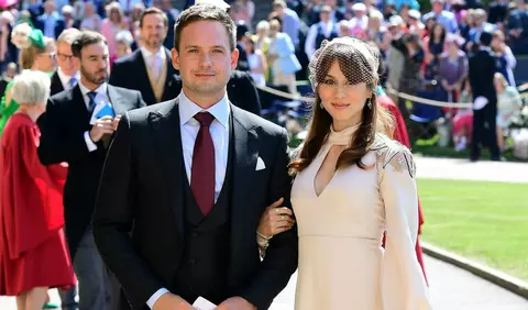 Troian Bellisario și Patrick J. Adams au devenit părinți