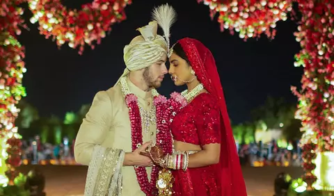 Priyanka Chopra și Nick Jonas au dezvăluit imagini inedite de la nuntă, alături de familie