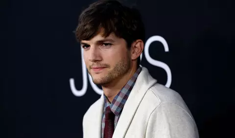 Ashton Kutcher își face public numărul de telefon pentru a avea o „conexiune reală” cu oamenii