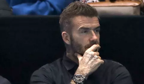 David Beckham poartă fard de pleoape turcoaz, iar criticii au deja o părere