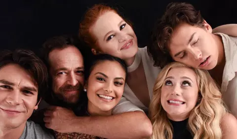 Actorii din „Riverdale" își iau rămas bun de la colegul lor de platou, Luke Perry