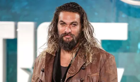 Avionul lui Jason Momoa a aterizat de urgență din cauza unei probleme la motor