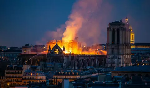 Catedrala Notre-Dame, devastată de un incendiu puternic. Imaginile care îți vor frânge inima