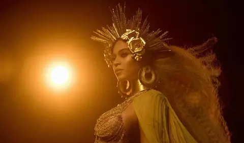 Beyoncé și fiica ei, Blue Ivy, au impresionat prin ținutele purtate la gala organizată de Tina Knowles