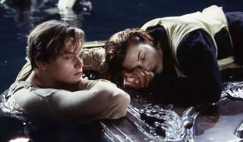 Leonardo DiCaprio a fost întrebat dacă el crede că Jack ar fi putut fi salvat în Titanic, iar reacția lui te va amuza