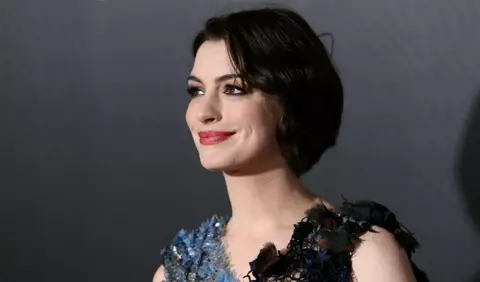 Anne Hathaway vorbește despre cum i s-a spus să slăbească pentru un rol, la vârsta de 16 ani