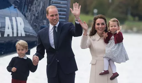 Prințul William și Kate Middleton au călătorit cu o companie aeriană de linie în urma controversei provocate de zborul privat ales de Ducele și Ducesa de Sussex