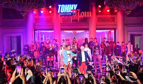 (P) Tommy Hilfiger și Lewis Hamilton prezintă colecția colaborativă TommyXLewis Toamnă 2019 în Milano