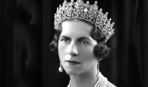 Regina-Mamă Elena se întoarce acasă. Povestea eroică a femeii care a salvat mii de vieți