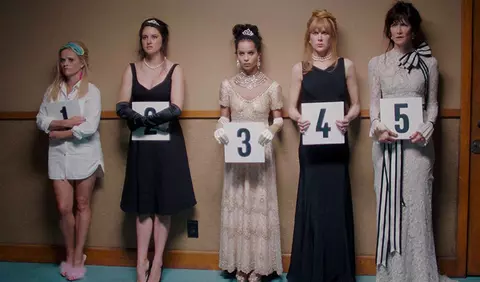 Egale la TV: cum serialele din ziua de azi creează povești care ne schimbă viața