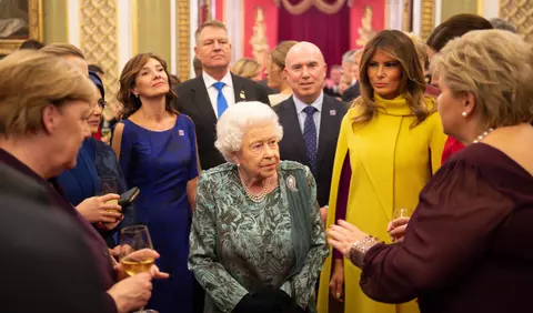 Maurice Munteanu comentează ținuta purtată de Carmen Iohannis la recepția organizată de Regina Elisabeta a II-a