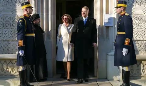 Designerul Andreea Tincu vorbește despre ținuta creată pentru Carmen Iohannis cu ocazia celebrării Zilei Unirii Principatelor Române