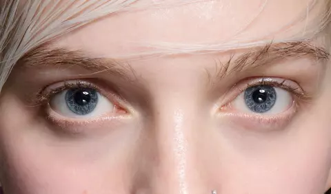 ELLE BEAUTY: Deschide ochii!