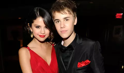 Justin Bieber recunoaște că a fost "iresponsabil" în relația cu Selena Gomez