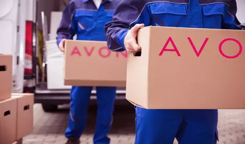 (P) AVON donează 1,7 tone de produse de igienă pentru centrele de carantină din București