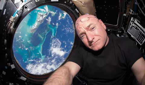 După un an pe Stația Spațială, astronautul Scott Kelly are cele mai bune sfaturi pentru izolare