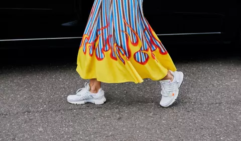 Poate coronavirusul să reziste pe tălpile pantofilor?