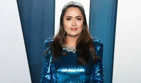 Salma Hayek și-a impresionat fanii cu un selfie în care apare fără machiaj și arată fabulos