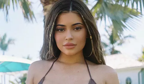 Kylie Jenner își arată cu mândrie vergeturile, iar fanii îi laudă gestul