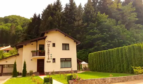 (P) Bucuria familiei în natură: o vară la Pensiunea Moldavia Best în Slănic Moldova