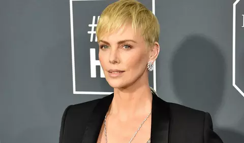 Charlize Theron neagă că ar fi fost logodită cu Sean Penn