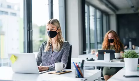 6 lucruri pe care să NU le (mai) faci la birou în timpul pandemiei de Coronavirus