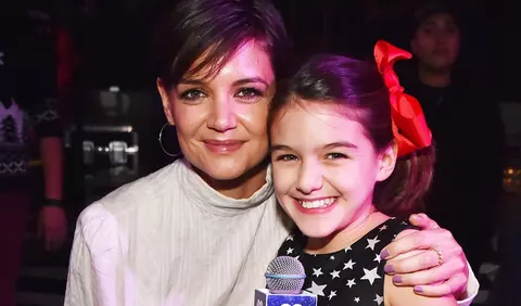 Suri Cruise, fiica lui Tom Cruise și Katie Holmes, apariție inedită pe străzile din New York