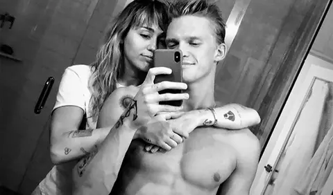 Miley Cyrus și Cody Simpson s-au despărțit după 10 luni de relație