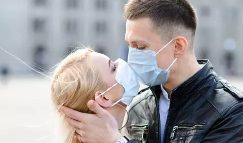 Studenții americani sunt încurajați să poarte mască de protecție în timpul sexului pentru a nu răspândi noul coronavirus