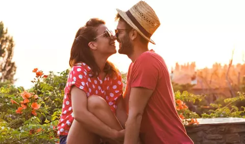 8 semne că te iubește cu adevărat