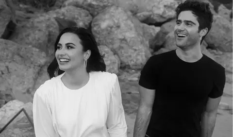 Demi Lovato a anulat logodna cu Max Ehrich
