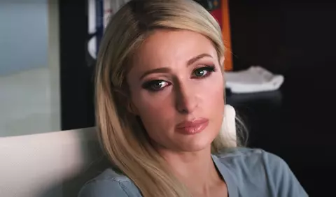 Paris Hilton dezvăluie că cinci dintre foștii ei iubiți au abuzat-o fizic