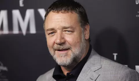 Russell Crowe, de nerecunoscut în imaginile alături de noua lui iubită