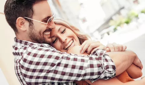 Cinci semne că el crede în relația voastră și în tine
