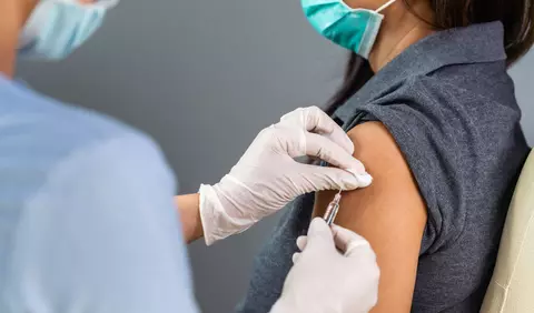 Categoriile de angajați care se vor vaccina în etapa a doua, după extinderea campaniei de vaccinare