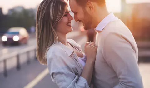 4 metode: spune-i te iubesc fără să i-o spui