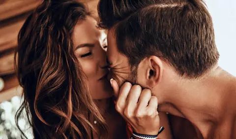 Daca partenerul de cuplu face aceste lucruri inseamna ca esti dragostea vietii lui