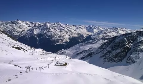 (P) Tot ce trebuie să știi despre schi în extrasezon și pachetele low cost cu SnowTrex
