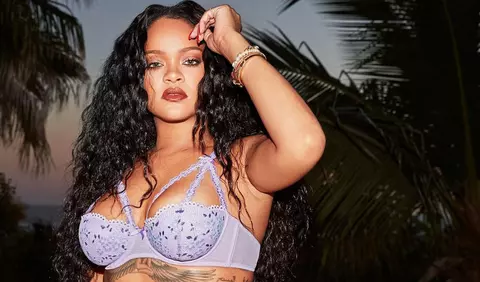 Rihanna, criticată dur din cauza unui accesoriu pe care l-a purtat când a pozat topless