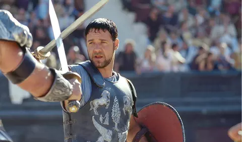 Russell Crowe, apariție rară în public alături de Chris Hemsworth