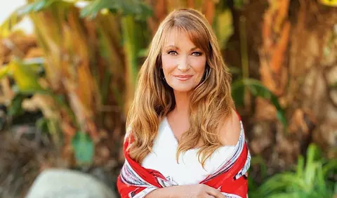 Jane Seymour arată fabulos la 70 de ani îmbrăcată în costum de baie în vacanță cu familia