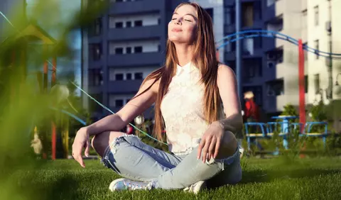 27 de obiceiuri zilnice mici care te vor ajuta să fii o persoană mult mai pozitivă și fericită