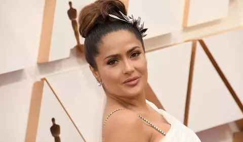 Salma Hayek e roșcată. De ce și-a schimbat actrița look-ul
