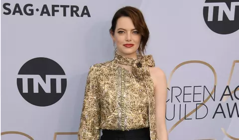 Emma Stone, prima apariție pe covorul roșu de când a devenit mamă