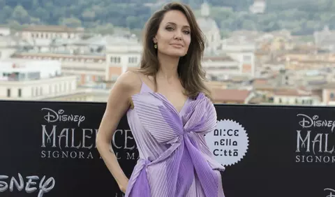 Angelina Jolie lansează noi acuzații împotriva lui Brad Pitt