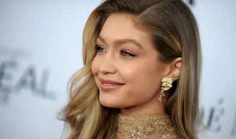 Gigi Hadid și fiica sa, apariție aborabilă în costume de baie similare